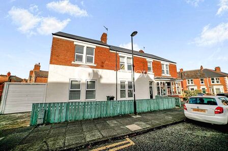 St. Ronans Road, 4 bedroom End Terrace House to rent, £1,350 pcm