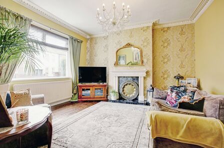 3 bedroom Mid Terrace House for sale