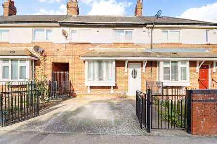 Newlyn Crescent, 3 bedroom Mid Terrace House for sale, £149,000