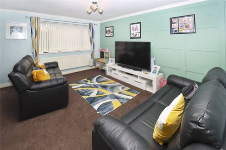 3 bedroom Mid Terrace House for sale