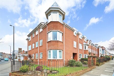 Holly Avenue, 1 bedroom  Flat for sale, £130,000