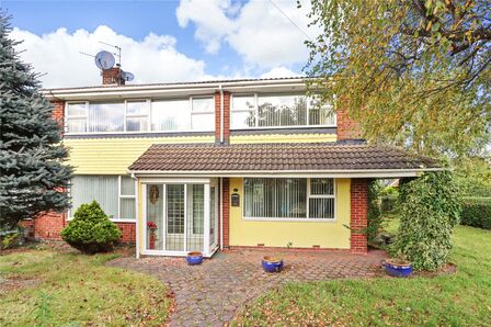 Grange Walk, 4 bedroom Semi Detached House for sale, £295,000