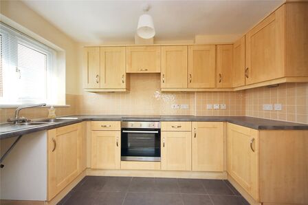 Grebe Close, 2 bedroom  Flat to rent, £725 pcm