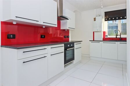 2 bedroom End Terrace House for sale