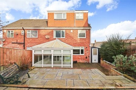 Oaklands, 4 bedroom Semi Detached House for sale, £215,000