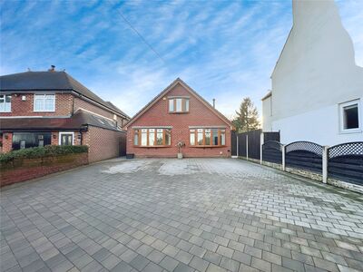 High Hill, 4 bedroom Detached Bungalow for sale, £695,000