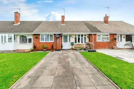South Crescent, 2 bedroom Mid Terrace Bungalow for sale, £170,000