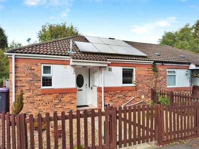 Downemead, 1 bedroom Semi Detached Bungalow for sale, £150,000