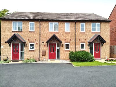 2 bedroom Mid Terrace House for sale