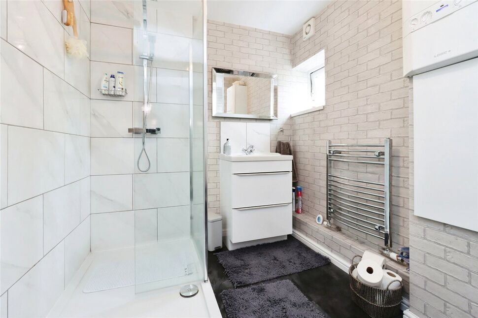 Shower Room - Annexe