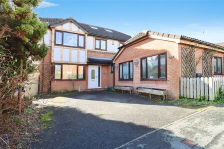 Mill Farm Drive, 6 bedroom Detached House for sale, £475,000