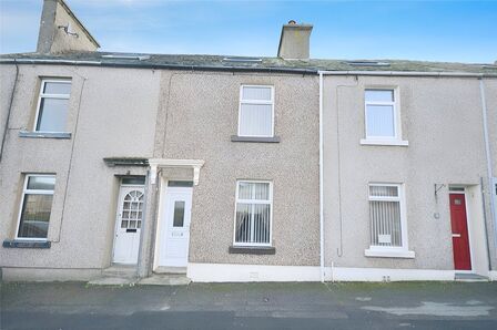 3 bedroom Mid Terrace House to rent