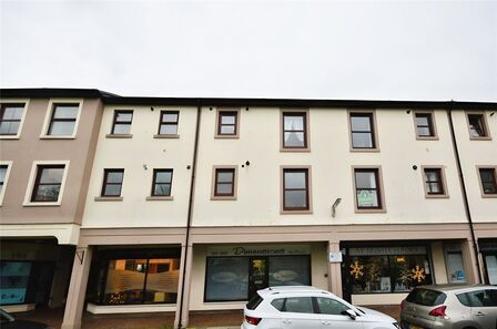 Queen Street, 2 bedroom  Flat for sale, £55,000