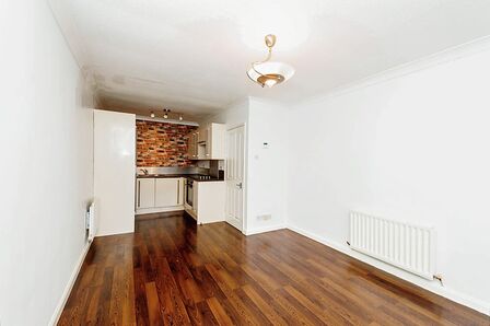 West View, 2 bedroom  Flat to rent, £650 pcm