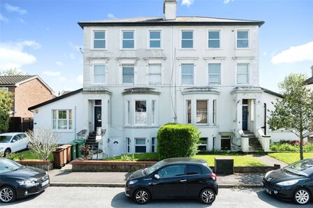 Park Road, 1 bedroom  Flat to rent, £1,300 pcm