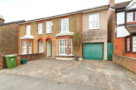Clifton Road, 4 bedroom Semi Detached House to rent, £3,200 pcm