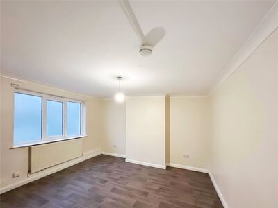 4 bedroom  Flat to rent