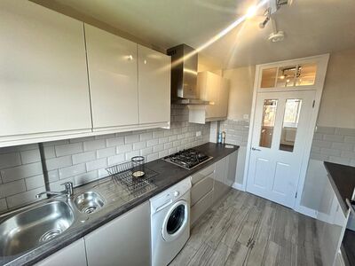 3 bedroom  Flat to rent