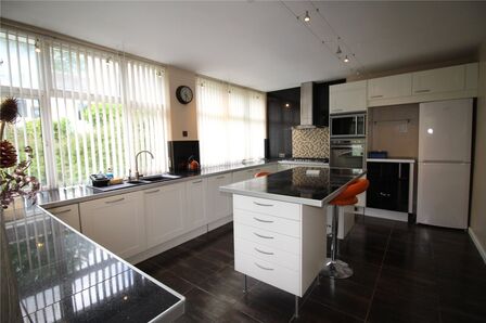 4 bedroom Detached House to rent