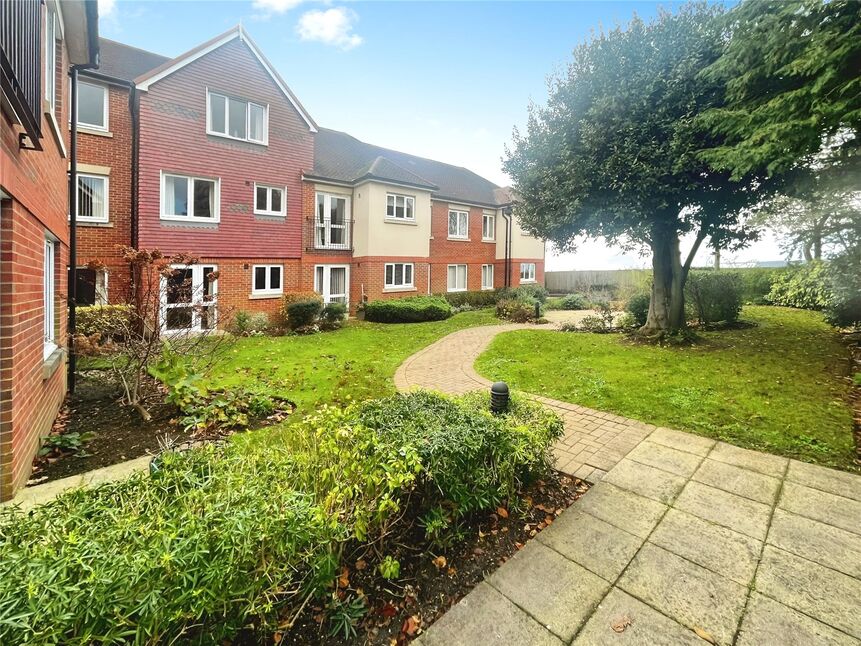 Main image of 1 bedroom  Flat for sale, London Road, Waterlooville, Hampshire, PO7