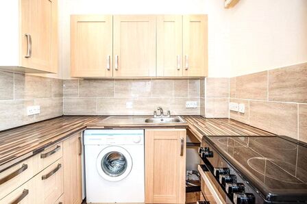 North Street, 1 bedroom  Flat to rent, £825 pcm