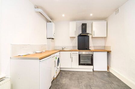 Clarence Parade, 1 bedroom  Flat to rent, £950 pcm