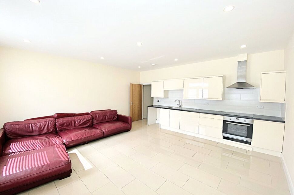 Main image of 1 bedroom  Flat to rent, London Road, Cowplain, Hampshire, PO8