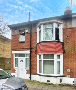 4 bedroom End Terrace House to rent