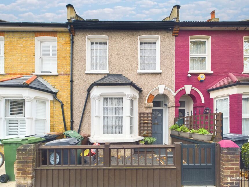 2 bedroom Mid Terrace House for sale