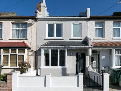 Kimberley Road, 4 bedroom Mid Terrace House for sale, £550,000