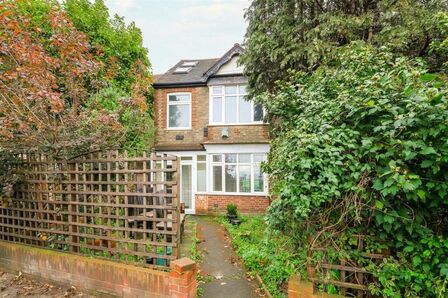 Hall Lane, 4 bedroom  House to rent, £2,300 pcm