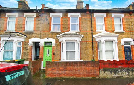 3 bedroom Mid Terrace House for sale