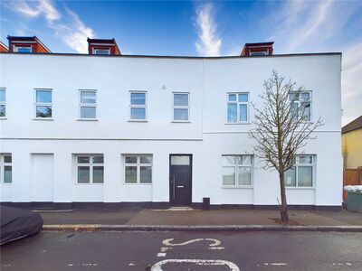 Cemetery Road, 1 bedroom  Flat for sale, £300,000