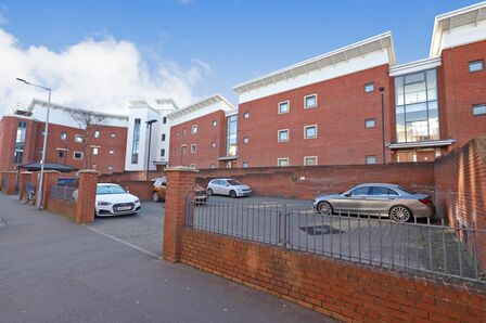 Albion Street, 1 bedroom  Flat for sale, £100,000