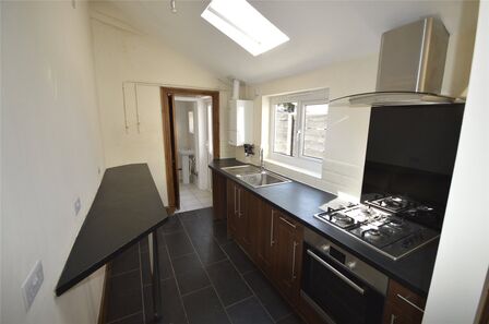 2 bedroom Mid Terrace House to rent