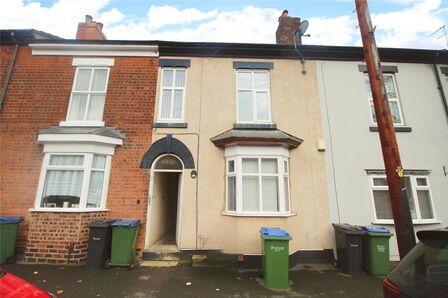 3 bedroom Mid Terrace House to rent