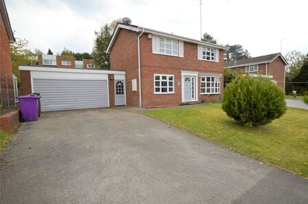 Marlborough Gardens, 3 bedroom Detached House to rent, £1,600 pcm