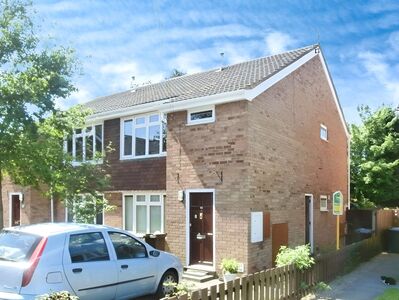 Crosby Close, 1 bedroom  Flat to rent, £725 pcm