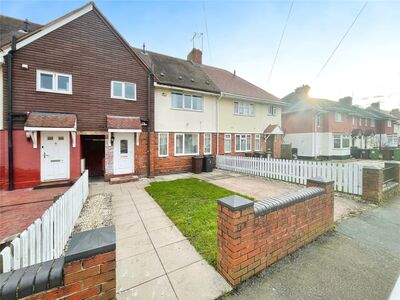 Filey Road, 3 bedroom Mid Terrace House to rent, £1,200 pcm