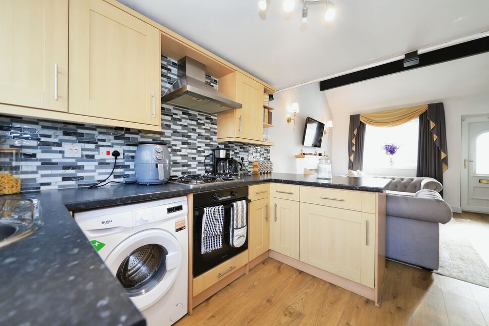 Kitchen / Breakfast Area