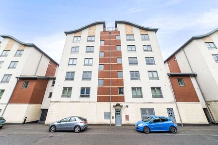 St. Lawrence Road, 2 bedroom  Flat for sale, £120,000