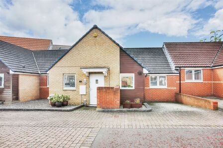 2 bedroom Mid Terrace Bungalow for sale