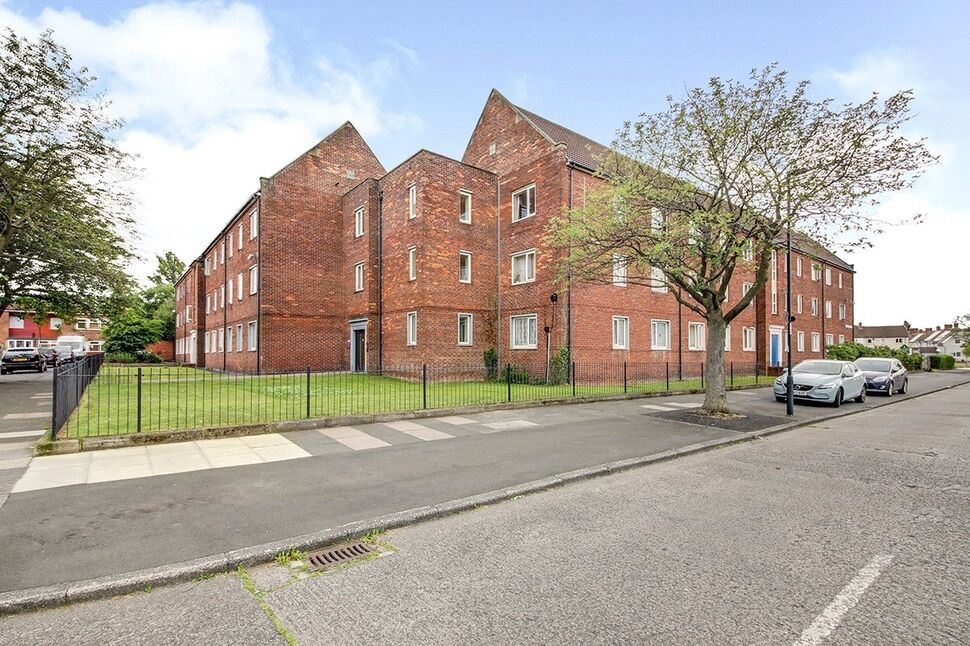 Main image of 3 bedroom  Flat for sale, Park Avenue, Gosforth, Tyne and Wear, NE3