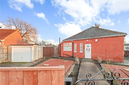 Elmwood Crescent, 2 bedroom Semi Detached Bungalow for sale, £210,000