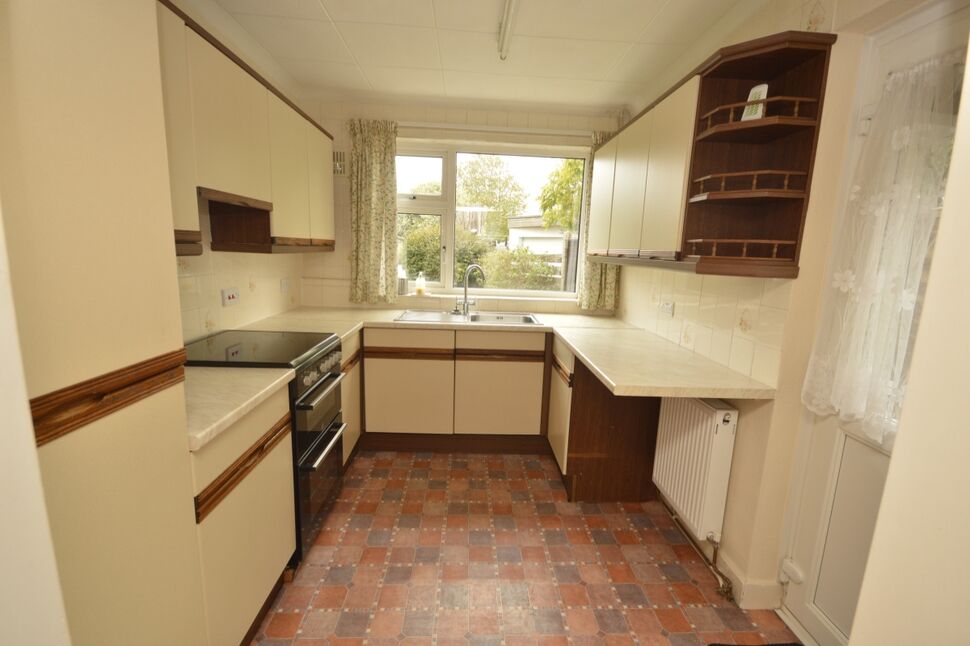 Fully Fitted Kitchen