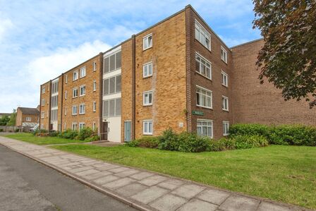 Farm Road, 2 bedroom  Flat for sale, £310,000