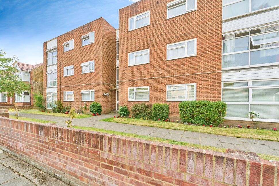 Main image of 2 bedroom  Flat for sale, Heathside, Whitton, Hounslow, TW4