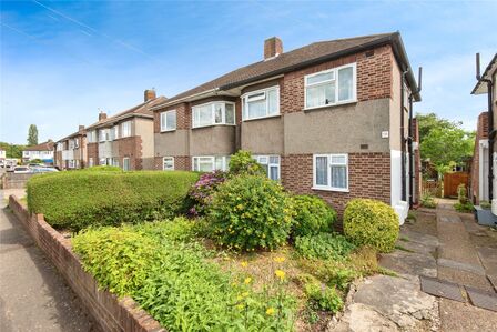 Redfern Avenue, 2 bedroom  Flat for sale, £350,000