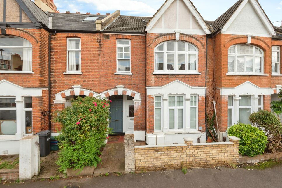 Main image of 3 bedroom  Flat for sale, Argyle Avenue, Hounslow, TW3