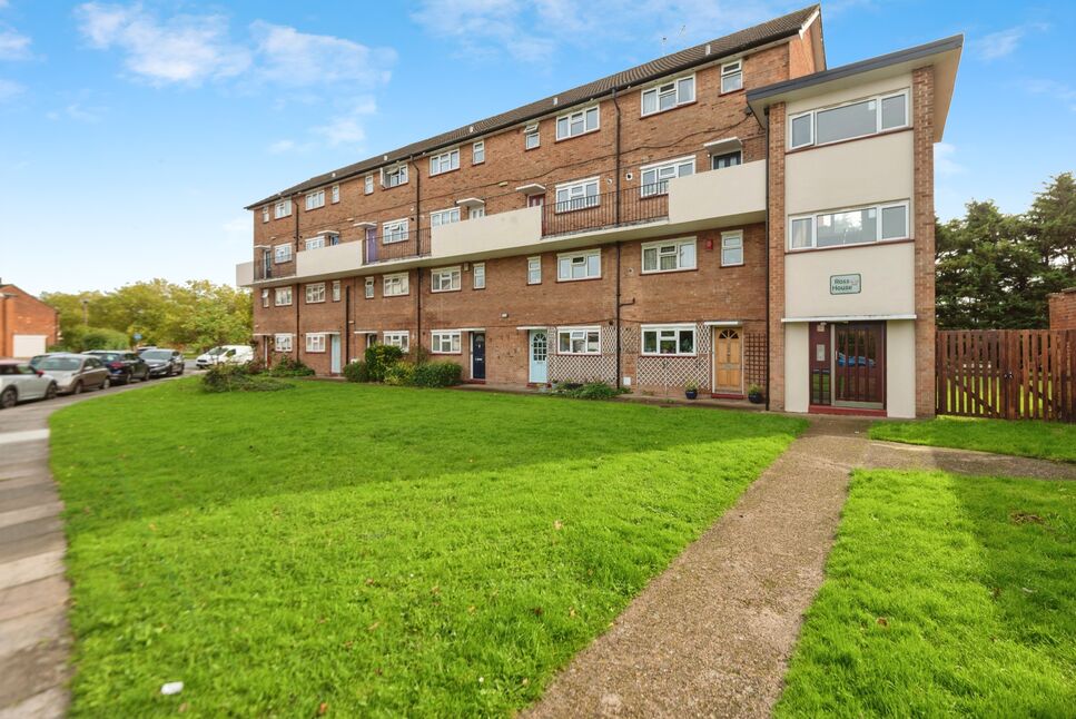 Main image of 2 bedroom  Flat for sale, Ross Road, Whitton, Twickenham, TW2